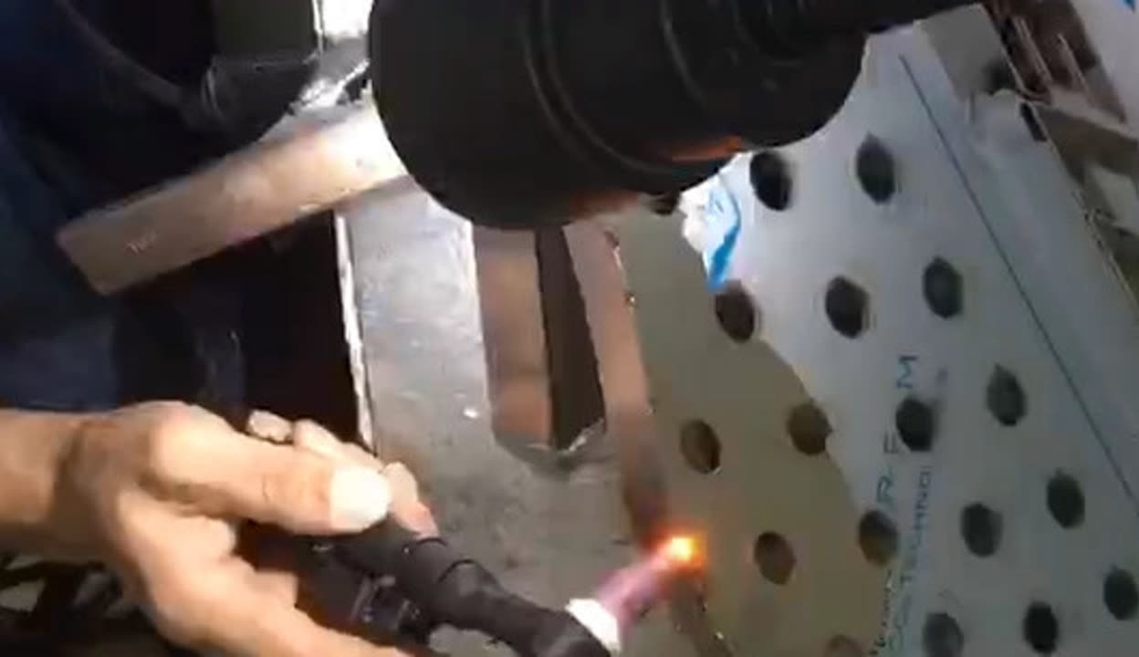 恒蕊超激光焊機(jī)在汽車腳踏板焊接中的優(yōu)勢(shì)與應(yīng)用